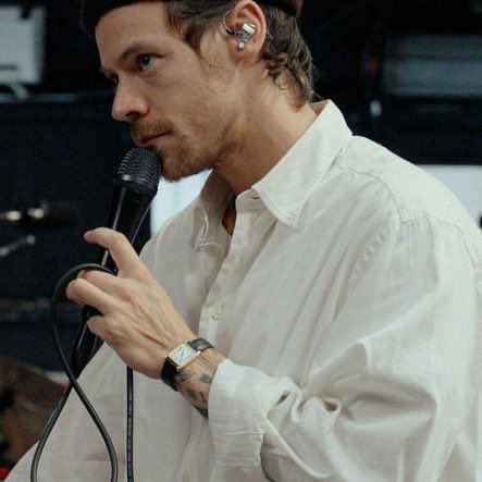 hsloove's tweet image. every time i open twitter there’s another new photo of harry styles being the hottest man alive thank you #kattdo era