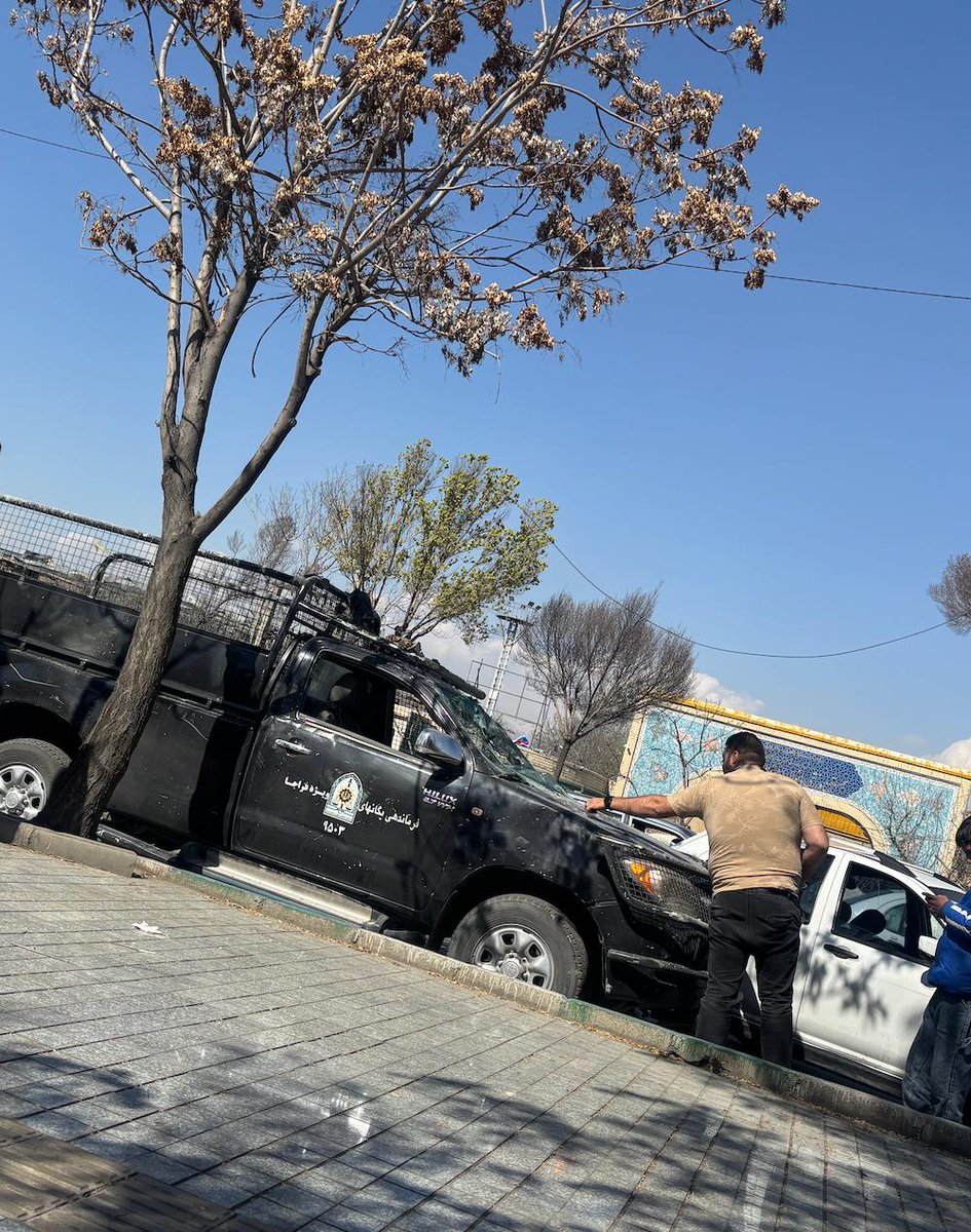 Vahid's tweet photo. 'خودروهای نظامی خسارت دیده در هدف گرفته شدن مجموعه ورزشی #بعثت تهران'
تصاویر دریافتی با شرح بالا، پنجشنبه ۱۴ اسفند
#Iran #Tehran https://t.co/uwRLqWtijG