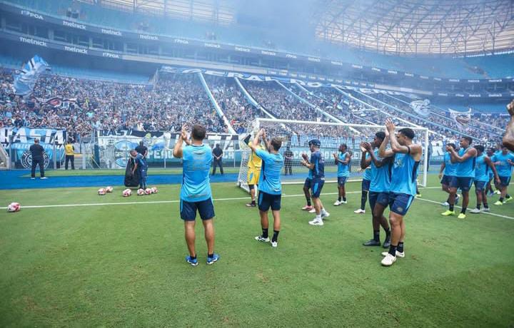 _SeveroGabriel's tweet photo. 🇪🇪 NOVA EDIÇÃO DO ALENTAÇO SOLIDÁRIO! 🇪🇪

Sábado pela manhã o Grêmio prepara mais um treino na Arena com a presença da torcida. Clube divulgará mais detalhes em breve

🗞️ @rdimortal 
📸 Lucas Uebel | Grêmio https://t.co/s3MNeES2vL