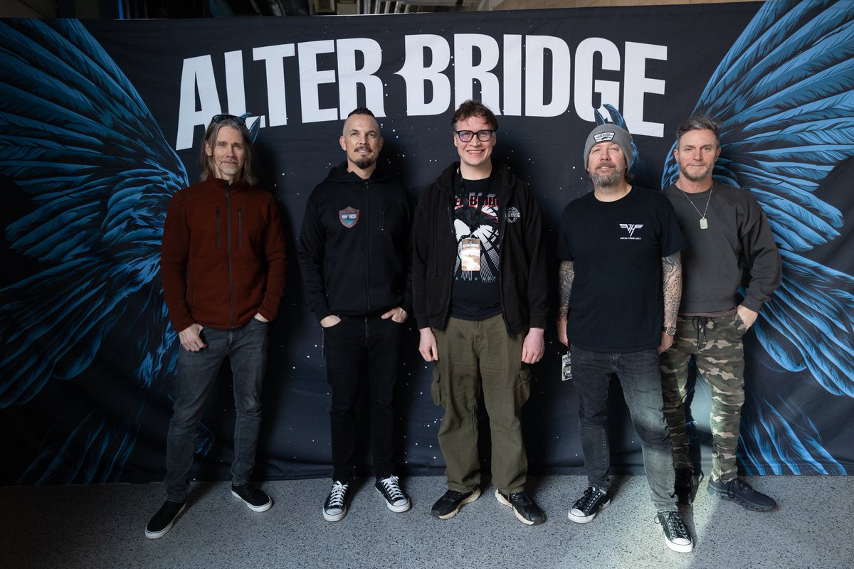 OdieZombie's tweet photo. Myself with @alterbridge at @nottinghamarena 
Good luck tonight! 🤘 https://t.co/gMwbHBKmpe