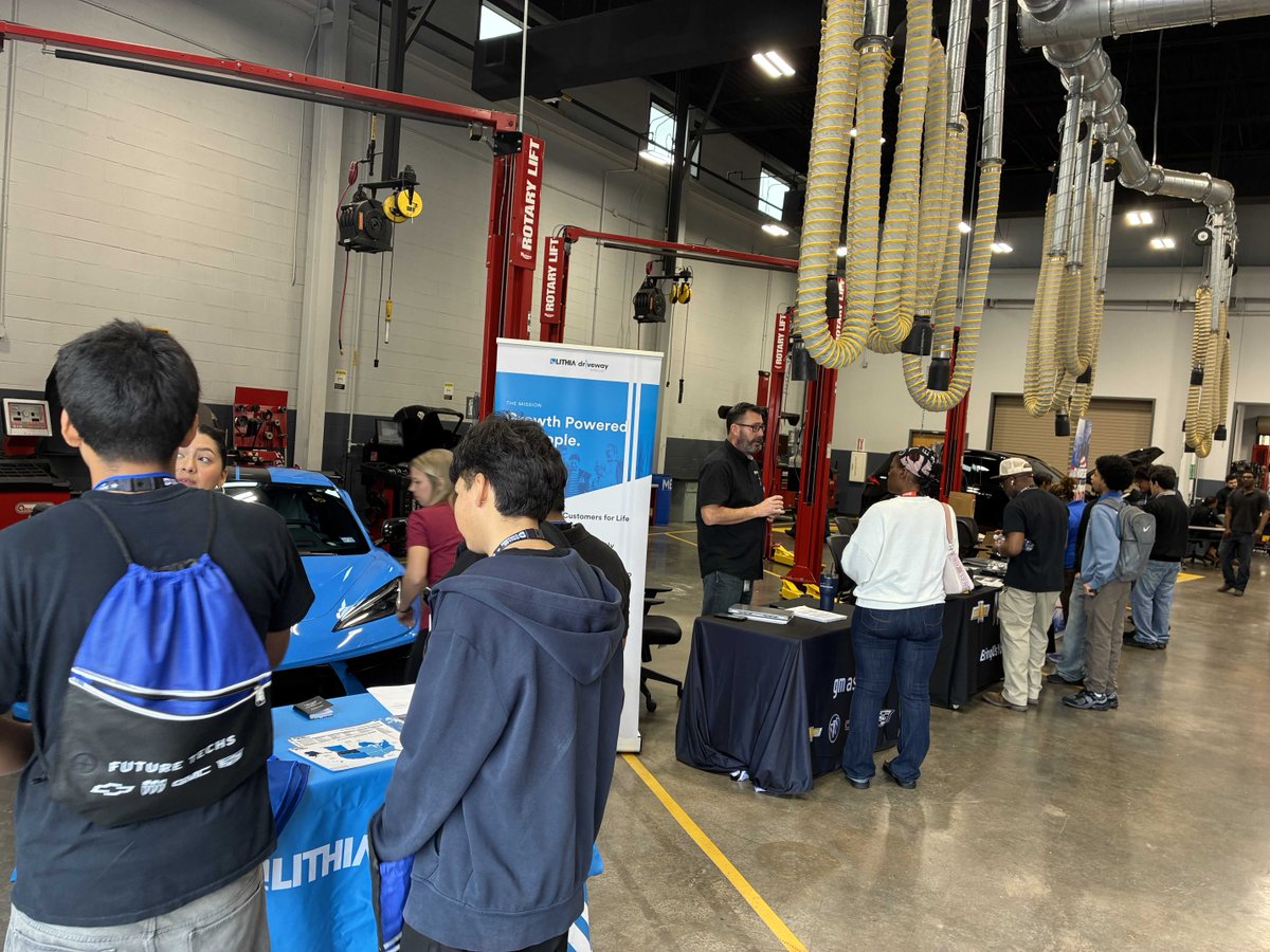NTX_AD's tweet photo. 🚗🔧 North Texas Automobile Dealers Association at Dallas College Career Day at Cedar Valley Campus connecting high school students with dealers and educators to explore careers in the automotive industry.
Learn more at the link in our bio. #AutoTechEducation https://t.co/Wq1A3zGZEC