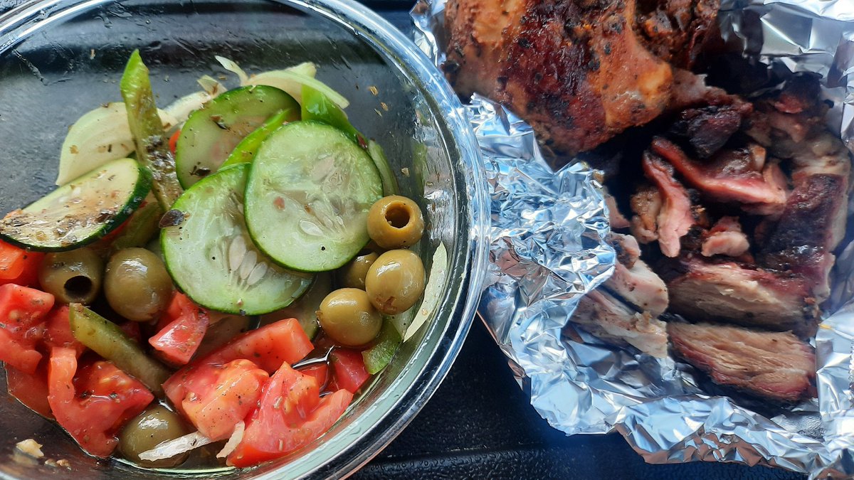 KellyKatharin's tweet image. Lunch today: a salad that took me 3 minutes to make at home this morning. Grilled meats purchased on the go. I also had a cup of bone broth that I grabbed from my freezer on the way out. 
#realfood 
#lowcarb 
#cleaneating