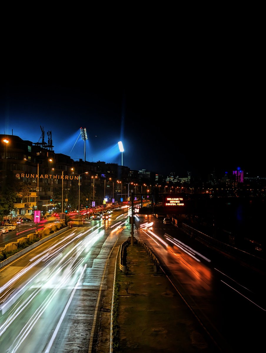 runkarthikrun's tweet image. Mumbai you beauty.💙

And ticket nahi mila toh kya, watched the match bang outside Wankhede for a long time to feel the thrill. 

#ENGvIND #SemiFinal #T20WorldCup 

PS: Clicked just a few mins ago!