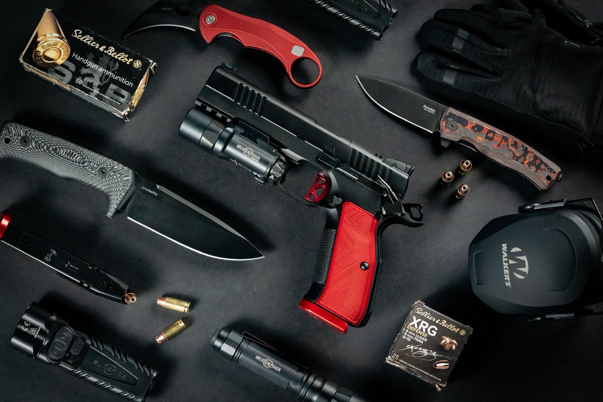 HangFire_TV's tweet image. Presenting the DWX this fine Thursday. 🫡
.
#danwesson #surefire #lionsteel #pistol #beauty