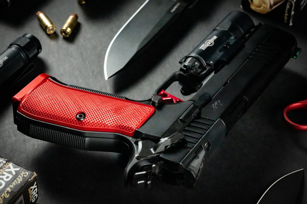 HangFire_TV's tweet image. Presenting the DWX this fine Thursday. 🫡
.
#danwesson #surefire #lionsteel #pistol #beauty
