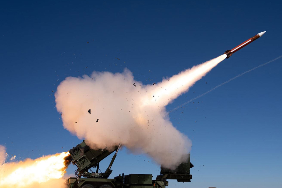 restitutorII's tweet photo. 🇮🇷⚔️🇺🇸🇮🇱
Iran: Les pays du Golfe manquent d'intercepteurs pour contrer les drones et missiles balistiques iraniens selon CBS. https://t.co/2EB6z93hBG