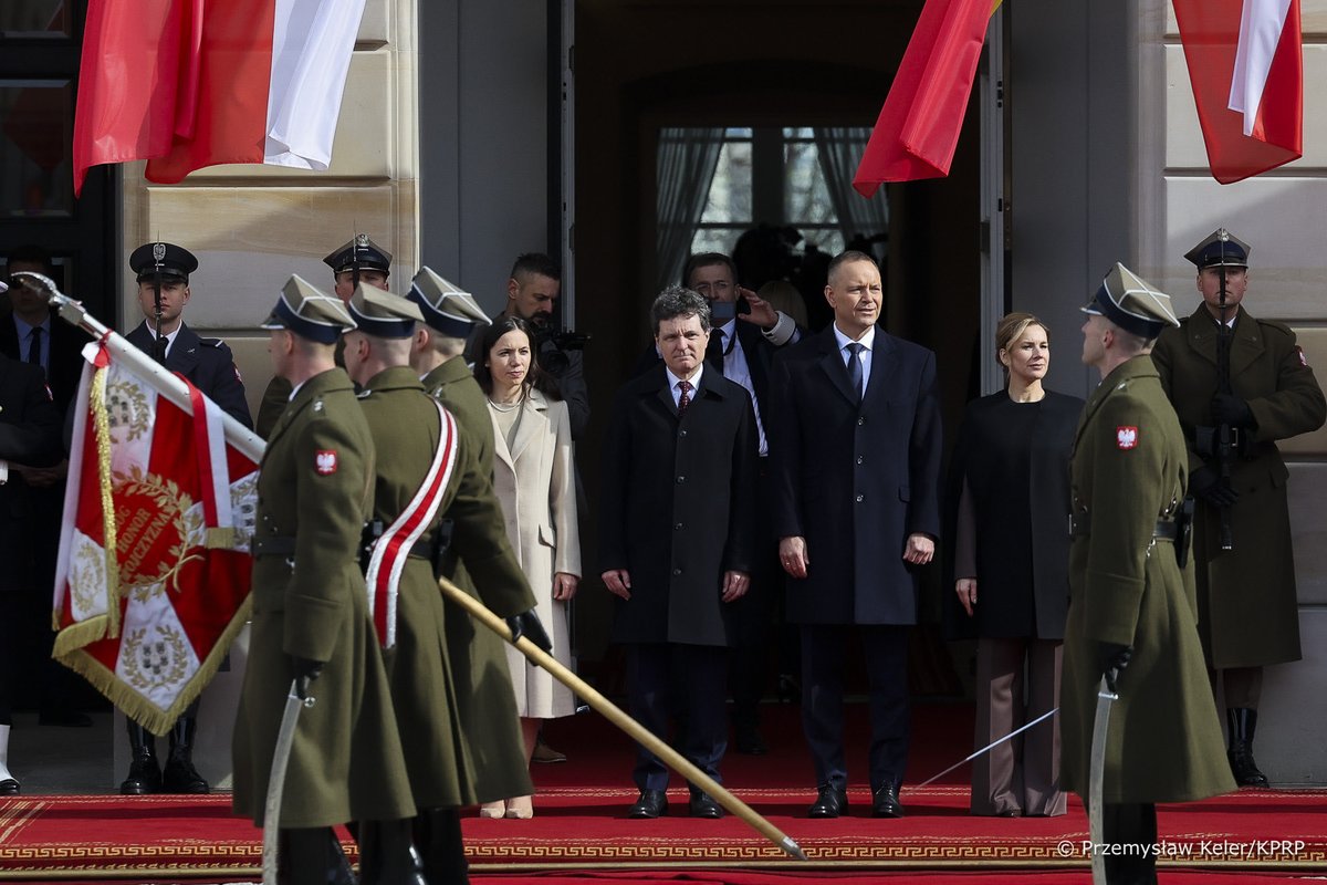 Dziękuję <a href="/NicusorDanRO/">Nicușor Dan</a> za wizytę w Polsce!   

Za nami dobre rozmowy o przyszłości naszego regionu. Łączą nas nie tylko więzi gospodarcze, ale przede wszystkim kwestie bezpieczeństwa i współpracy wojskowej. Nasze kraje są trzonem Bukaresztańskiej Dziewiątki - krajów wschodniej