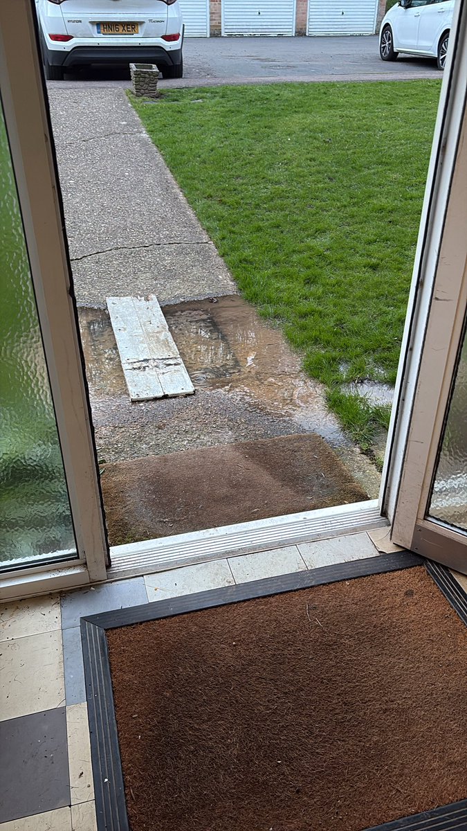 Thanks <a href="/thameswater/">Thames Water 💧</a>  - according to your team this is ok!!!  18 flats / 3 drains like this - no toilets to use with young children and elderly,  
3 cancelled jobs and reported 8 times