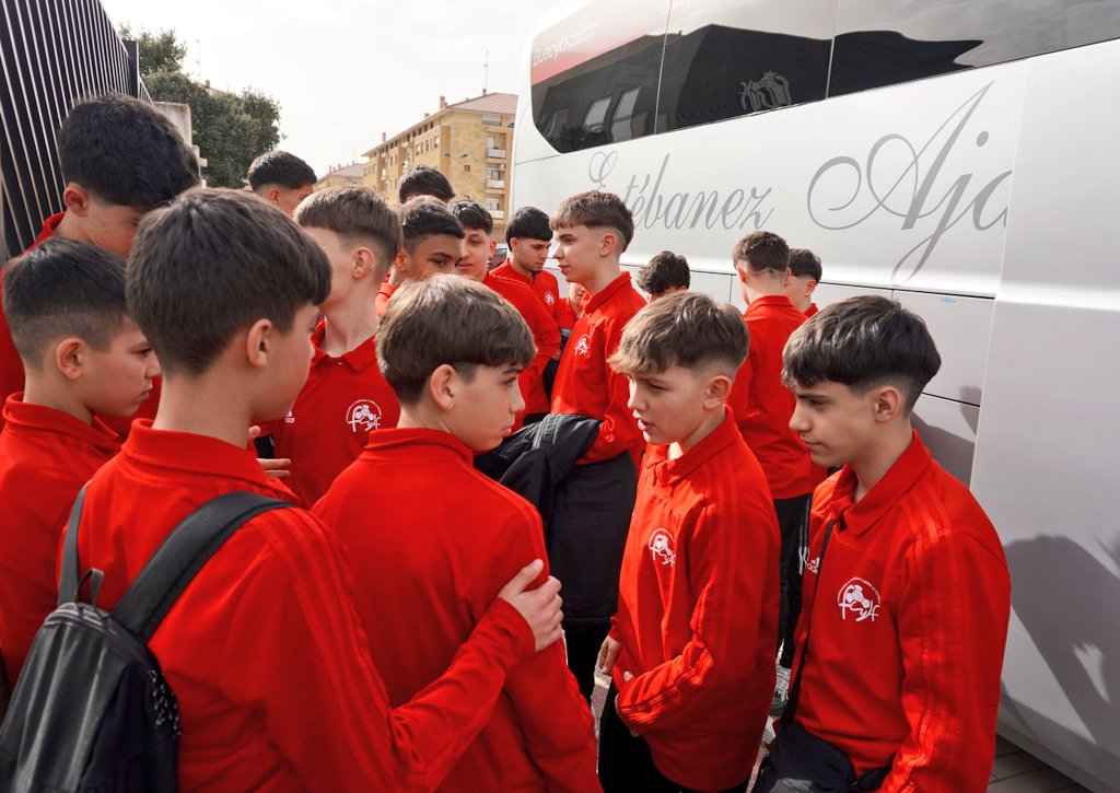 FCyLF's tweet image. SELECCIONES / @FCyLF 

¡ Estamos de Campeonato 🇪🇦 ! 

⚪️🔴 Las Selecciones #CYL #futsal ponen rumbo a la Fase Final @FutSalRFEF realizando la última sesión de entrenamiento en @AytoGuijuelo 🤝

Trabajo de tecnificación, competición y formación con nuestros Infantiles y Cadetes 💪