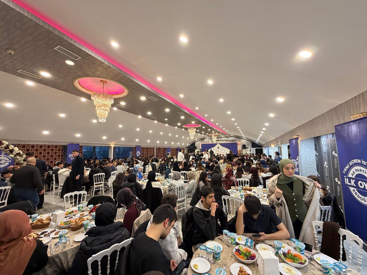 📍 Bayrampaşa

İstanbul Milletvekilimiz <a href="/busrapaker/">Büşra Paker 🇹🇷</a> ile birlikte  <a href="/yenisecmenist/">Yeni Seçmen İstanbul</a> 2. Bölge lise okul başkanlarımızla, iftar sofrasının bereketinde bir araya geldik.

Yarınlarımızın teminatı olan genç arkadaşlarımızla aynı sofrayı paylaşmanın mutluluğunu yaşadık.

Samimiyetiyle