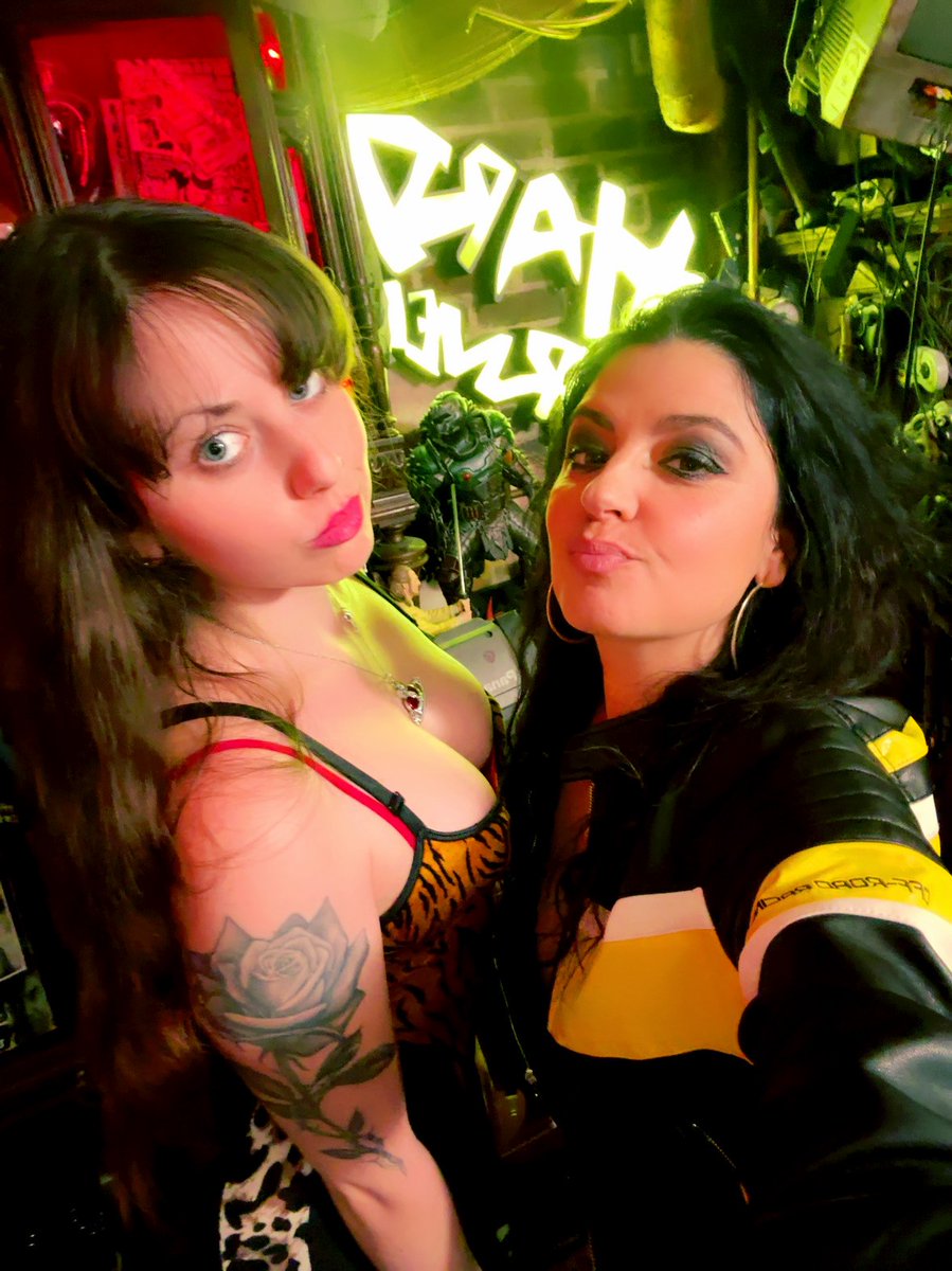 Lady_Phantomhive tweet media