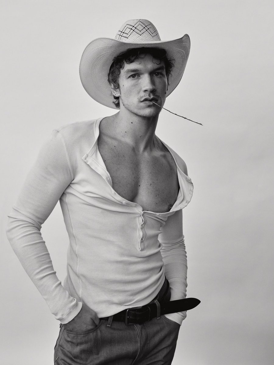 For Parisians who missed Vogue Adria with Connor Storrie on the cover, the magazine will soon be available in Paris, pre-order it now at the independent bookstore Smith and son !!