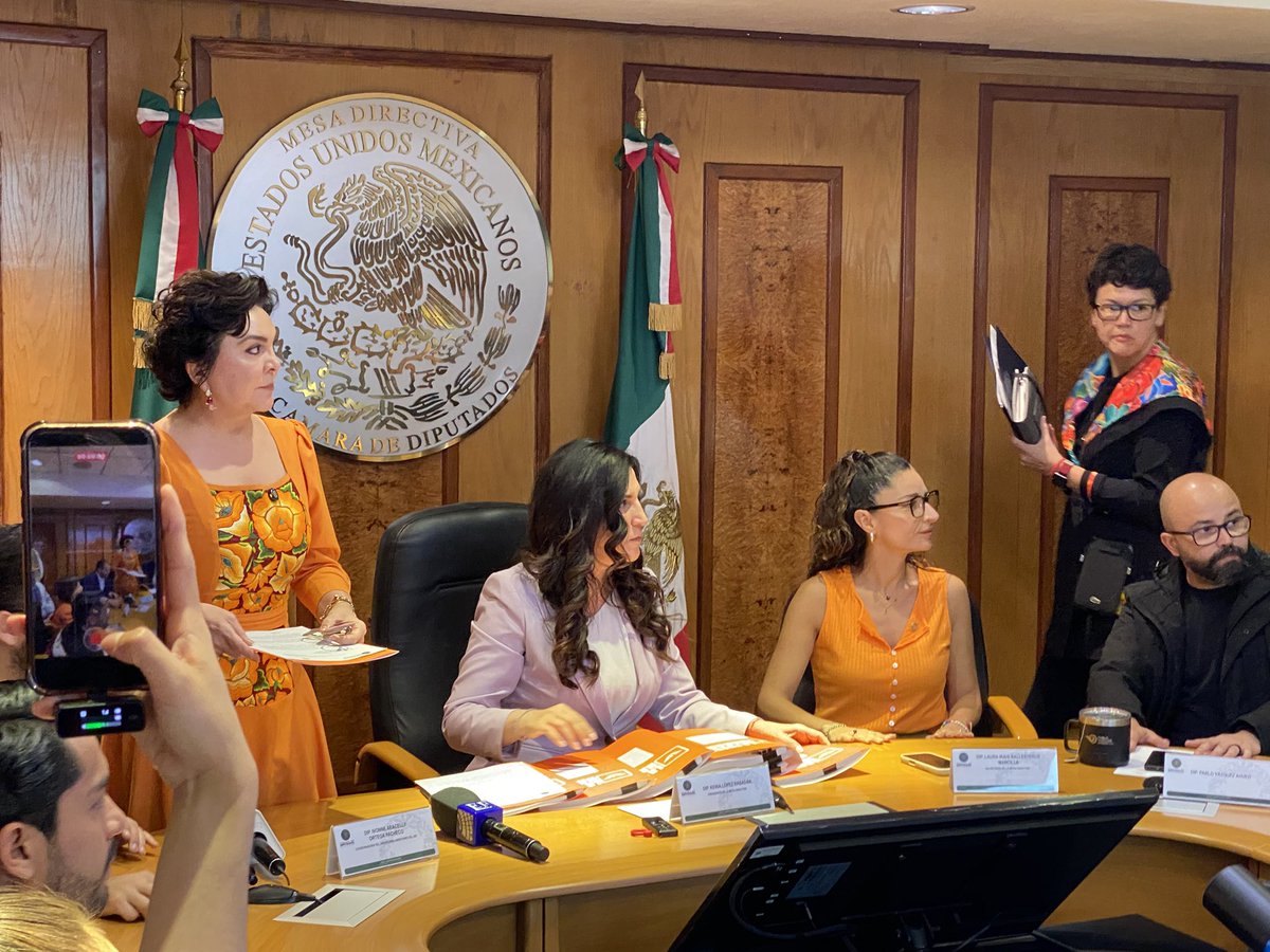 Azucena Uresti tweet media