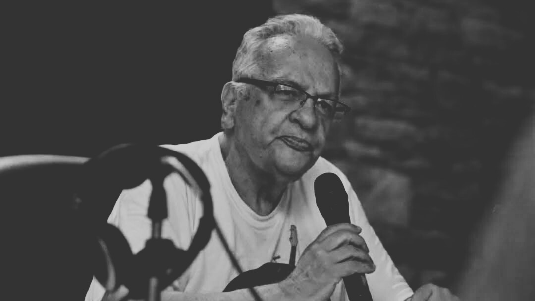 #N4V | 🕊️ Esta mañana, falleció Sergio Gallardo, el destacado locutor de radio y presentador de programas deportivos de televisión. 

Nació el 30 de junio de 1952 en ciudad de Guatemala, pero adoptó a El Salvador donde desarrolló todo su talento, primero como uno de los