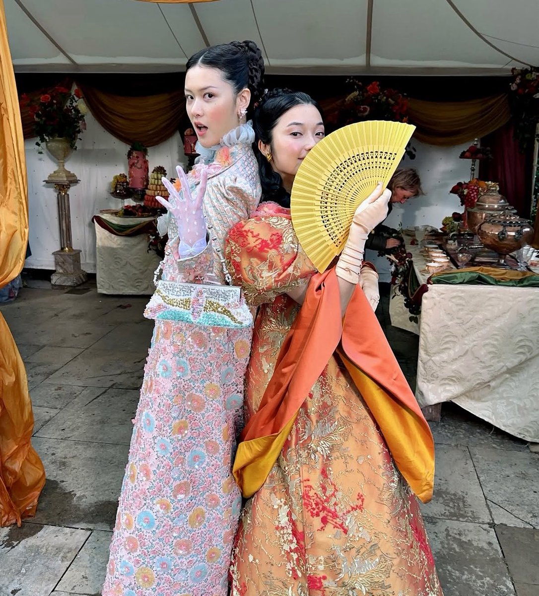 Araminta naming her daughters Rosamund and Posy… I can’t imagine what her favorite flower could be