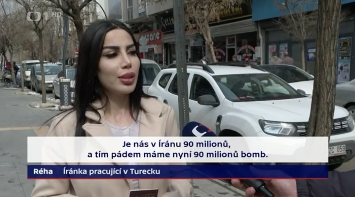 andreas_ppdp's tweet photo. Poslední dny jsme natáčeli s Íránci, kteří překročili hranici s Tureckem. Tady je výběr z některých odpovědí a příběhů👇 

1) Réha, majitelka kosmetického salonu v tureckém Vanu. Režim v Teheránu podporuje, pendluje mezi Tureckem a Íránem a přeje si, aby se ajatolláhové nevzdali: https://t.co/JDkB4ZXcO7