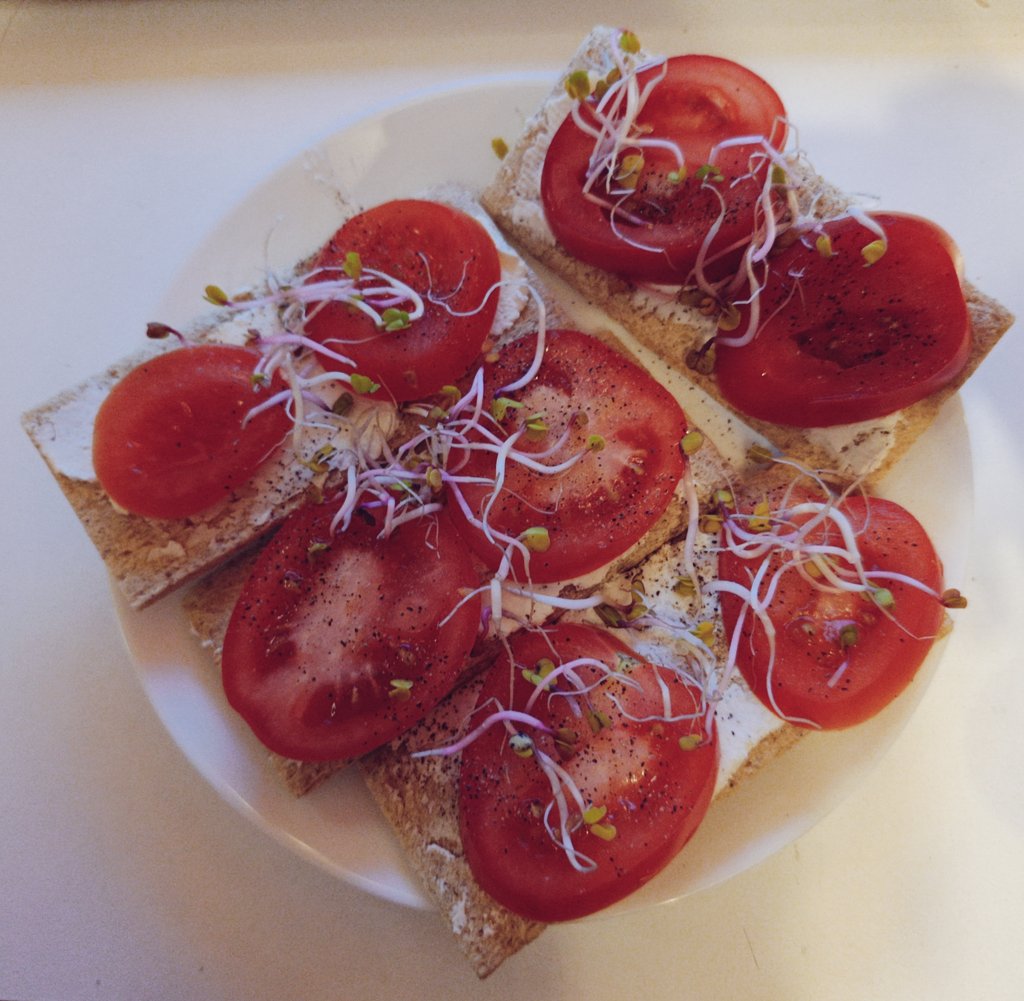 StarvedGh0ul's tweet photo. Yum https://t.co/MMYezl4vHG