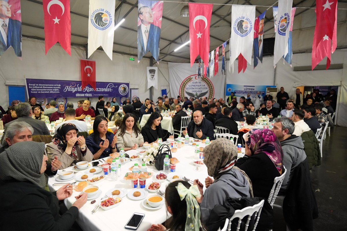 Ramazan ayının bereketini ve dayanışma ruhunu komşularımızla paylaşmaya devam ediyoruz.

Bu akşam Kartal Çankırılılar Derneği ile birlikte düzenlediğimiz iftar programında komşularımızla bir araya geldik.