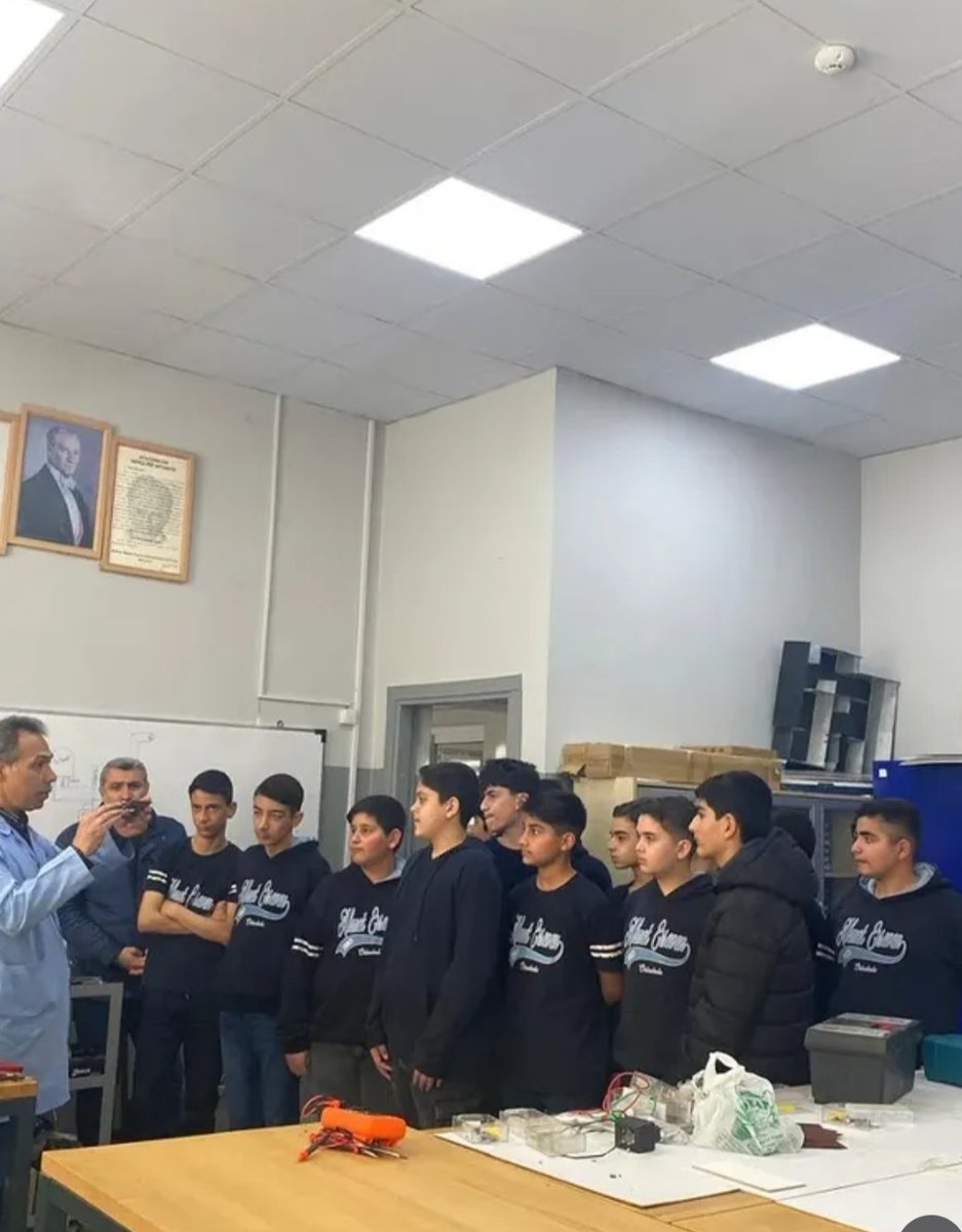 Ahmet Erseven Ortaokulu olarak 8. sınıf öğrencilerimizle hedefledikleri liseleri ziyaret ettik! 🎓 Geleceğin lise adayları yerinde gözlem yaparak motivasyon depoladı. Hayallerine bir adım daha yaklaştılar. 🚀
​#AhmetErsevenOrtaokulu #LiseGezileri #LGS2026 #Eğitim 
<a href="/mserkansahin/">Dr. Muhammed Serkan SAHIN</a>