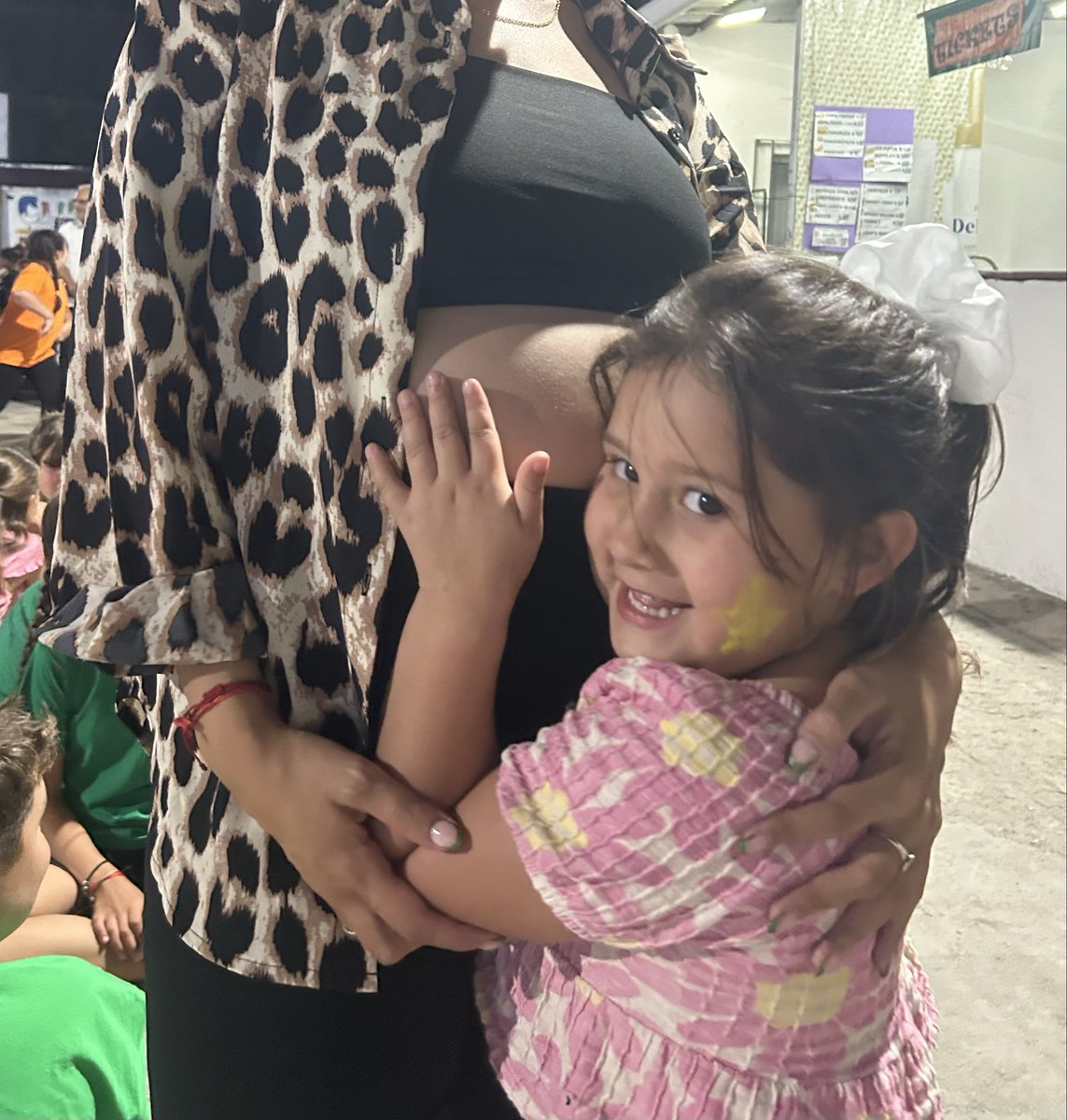 Valenchavdar's tweet photo. Hablame de este amor infinito 🩵
"tía a vos te amo un montón, pero siento que a Vicente lo voy amar más". 💫 https://t.co/OEod0cHVbY