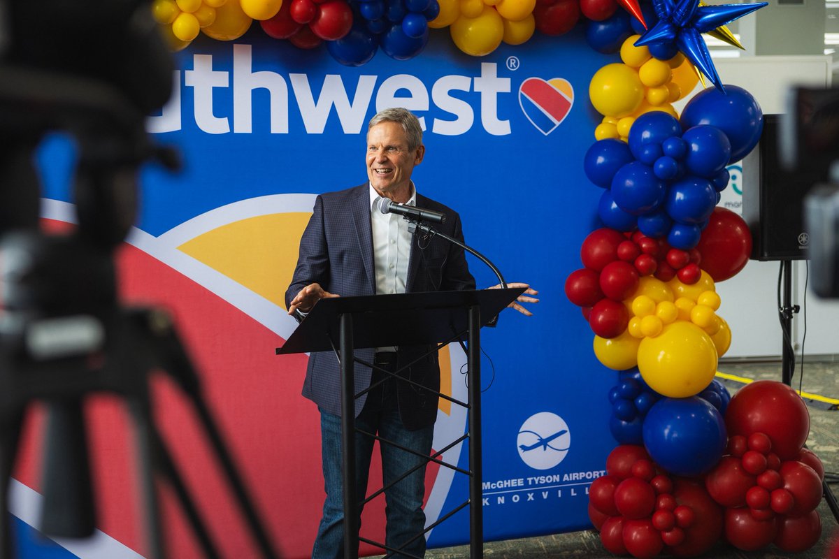 GovBillLee's tweet photo. Great to be part of @SouthwestAir’s first flight into Knoxville this afternoon on Tennessee One. ✈️

We look forward to welcoming Southwest travelers to East TN to experience all the region has to offer, from Dollywood to the Great Smoky Mountains &amp; beyond. https://t.co/JQzAQSkeIe