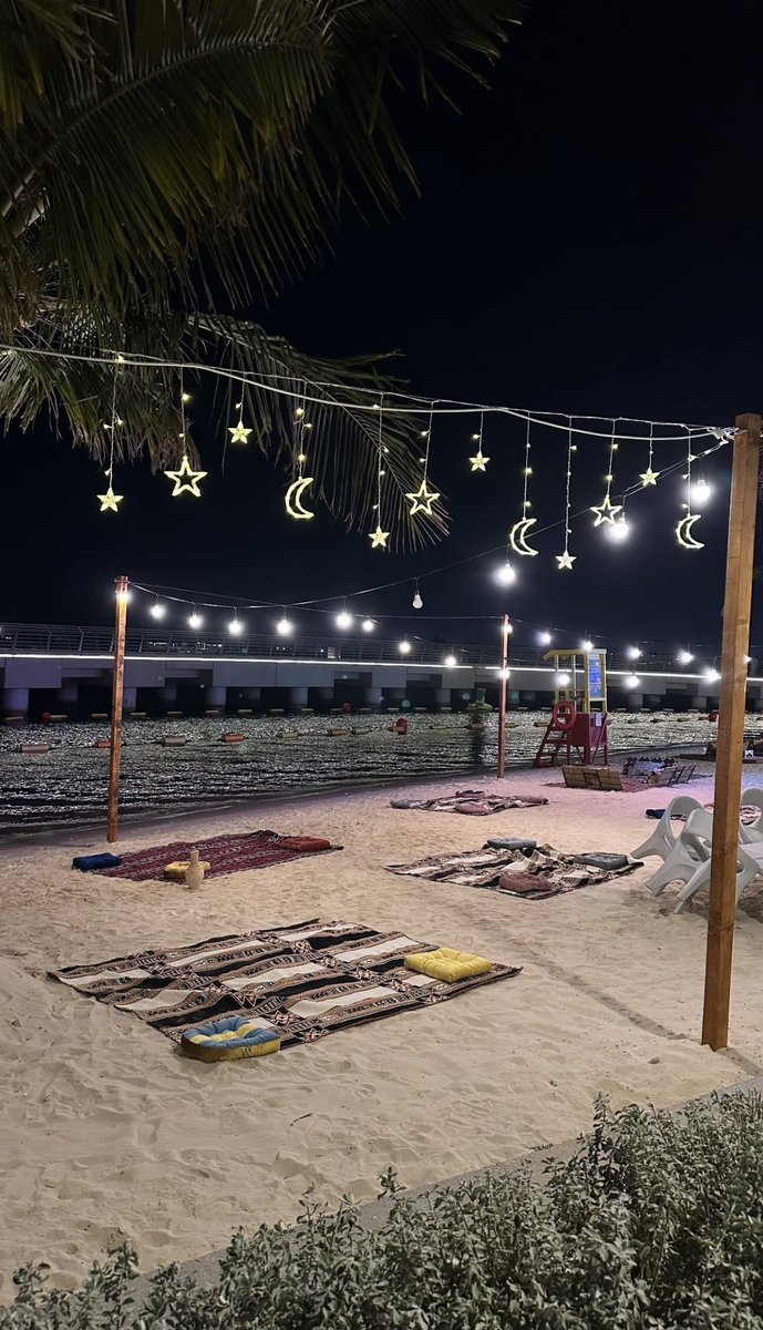 العَوم tweet media