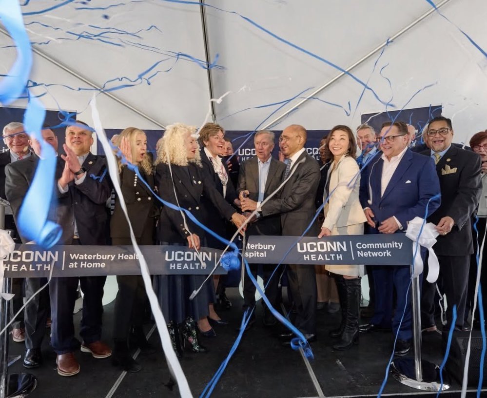GovNedLamont's tweet photo. A historic day in Waterbury.

With the launch of the @uconnhealth Community Network and Waterbury HEALTH joining the partnership, we’re strengthening access to care and investing in the health and future of the Waterbury community. 🏥🤝 https://t.co/FbZIShgyvL