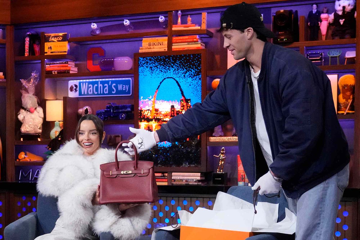 Overheard tweet media