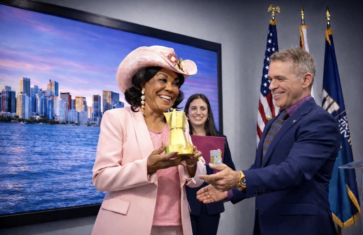 Rep. Frederica Wilson tweet media