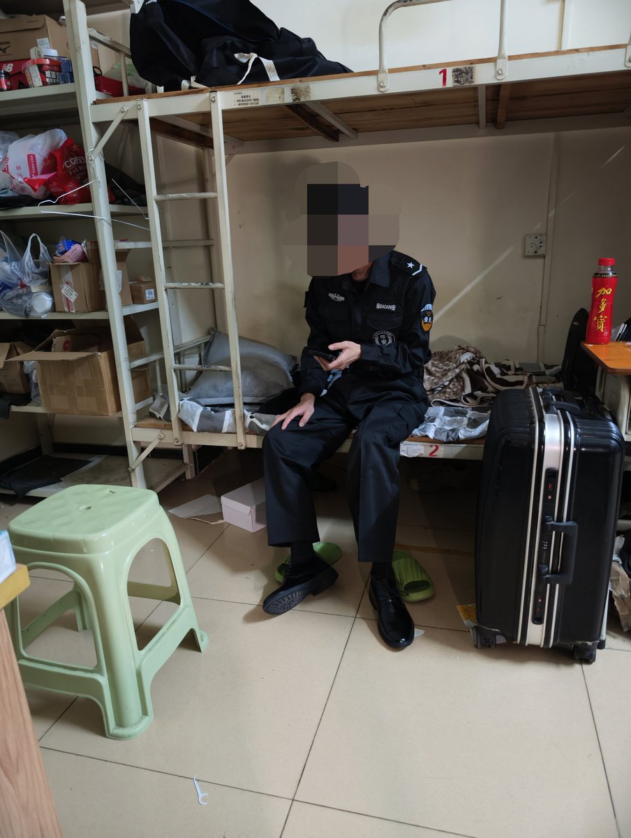 保安校服撸 tweet media