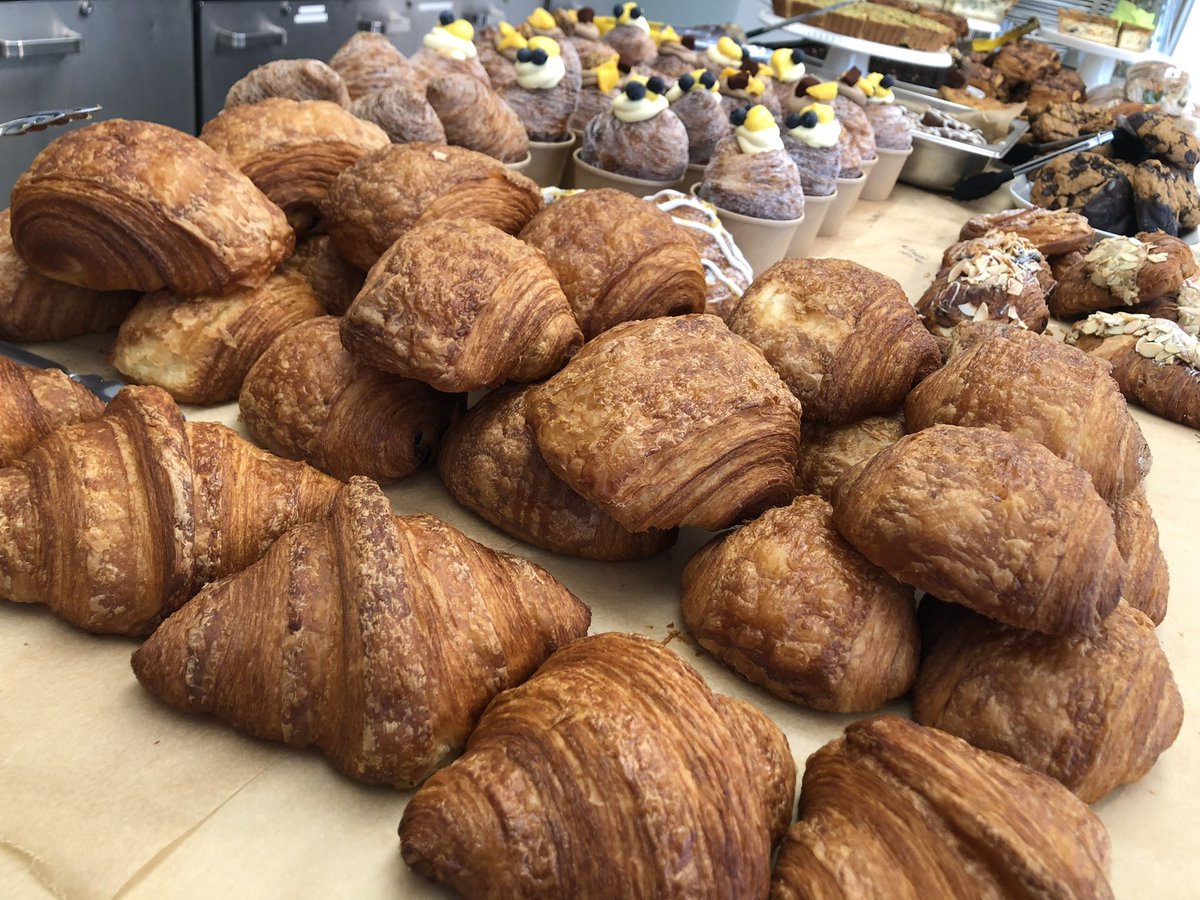 yanagiYMS2021's tweet photo. いまYMSでイギリス生活してるパン職人さん！Bakerさん！
もし仕事探してたら是非私の元職場応募してください🥹

ロンドンから少し離れたところなんですけど、PastryもSavouryもクオリティ高いし、何よりボスがめっちゃ良い人なので🥹

https://t.co/jf0oMtWCE6 https://t.co/XByJgzgPiw
