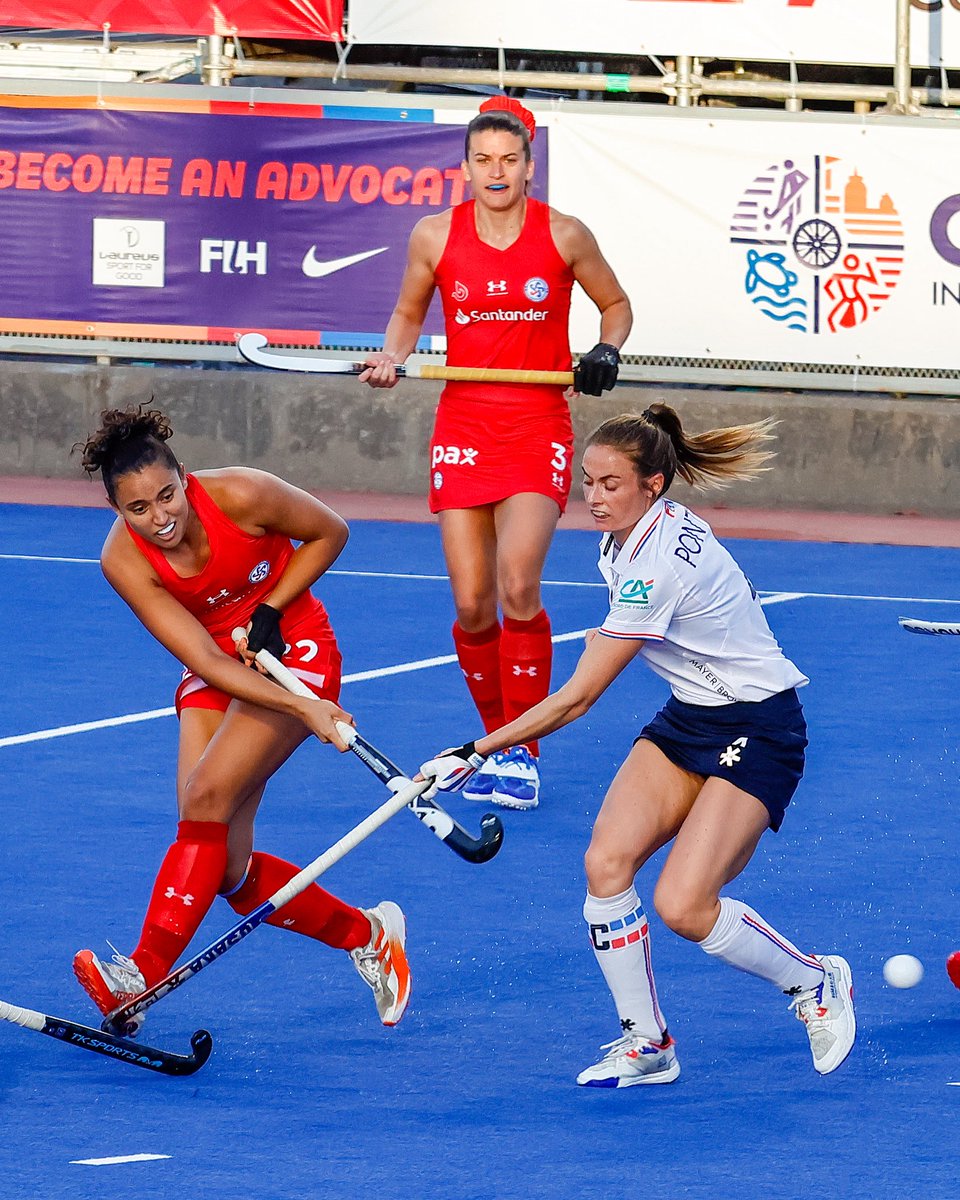 ¡INVICTAAAAS! 😍🫶🏻🔥

Las "Diablas" avanzaron a las semifinales de los FIH Qualifiers de Santiago, luego de batir a Francia 🇫🇷 (1-0) y ganar su grupo de manera INVICTA 🫨.

De esta manera, la selección nacional quedó a UN partido de disputar su segundo Mundial consecutivo. Este