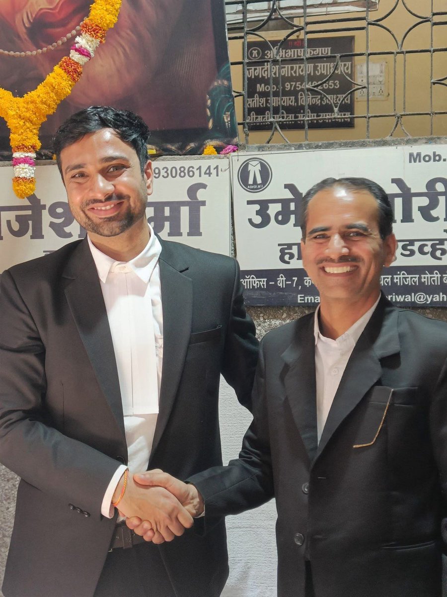 deepakjat4316's tweet photo. आज न्यायालय में बैंड सेरेमनी के साथ अपने अधिवक्ता जीवन की औपचारिक शुरुआत करने का अवसर मिला।
इस अवसर पर उपस्थित सभी आदरणीय वरिष्ठों का मार्गदर्शन और आशीर्वाद प्राप्त हुआ, जिसके लिए मैं हृदय से आभारी हूँ।🙏💐💐 https://t.co/BDDzDOqjKX