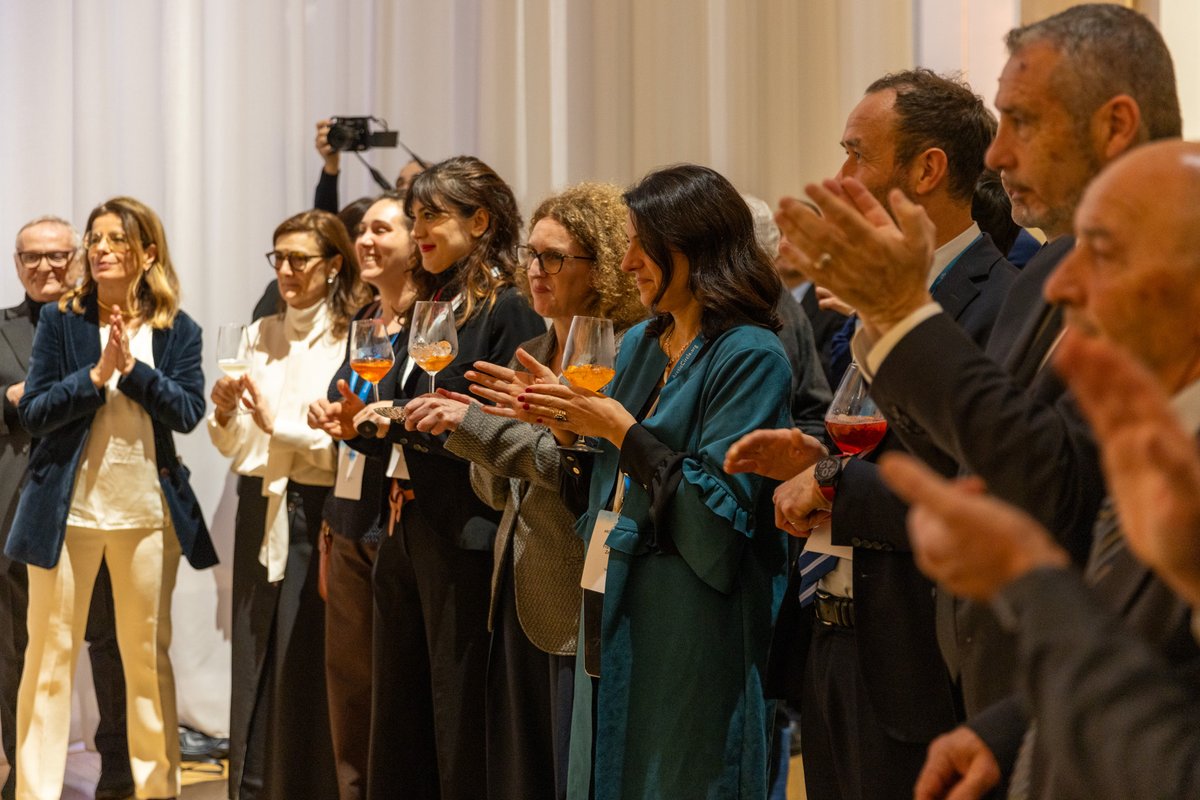 arcticcircleorg's tweet photo. Art, Networking and Spritz! 🇮🇹
@LAGNroma
#RomeForum #PolarDialogue #ACRF26 https://t.co/gXKWGGKqT9