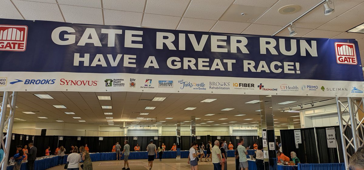 On another note 😊 Had a fun time volunteering at the #GateRiverRun15k Expo #jax this morning! 🏃🏻‍♀️ Glad I took care of packet pickup early, as traffic was getting thicker when I left. #running