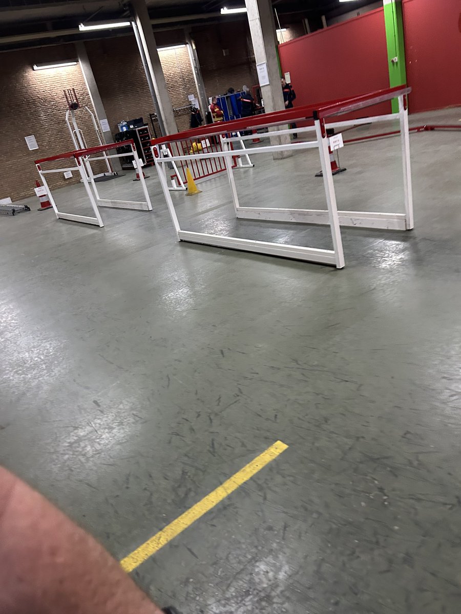 Brwjeroenb's tweet photo. Even deze vervelende tunnel oefenen ๐จ๐ฐ๐ฐ. Maar met goede tips en trucs gaat dit ook een eitje worden en kan ik weer op de uitruk na een tijdje eruit gelegen te hebben ๐ช๐ช๐ช #keuring #brandweer #uitrukdienst https://t.co/peLHJxkWm0
