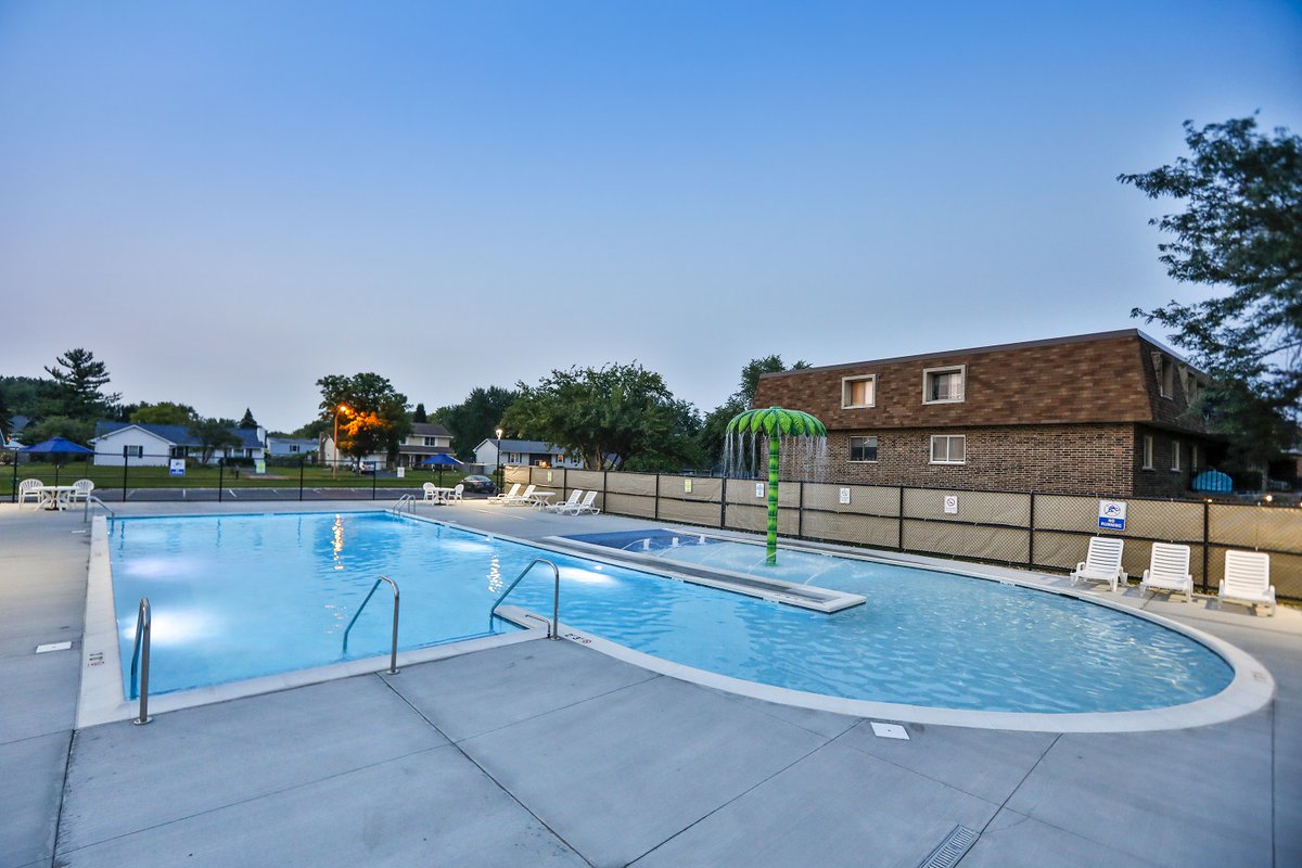 Batavia, IL Community Swimming Pool and Water Featureshttps://www.houzz.com/hznb/projects/batavia-il-community-swimming-pool-and-water-features-pj-vj~6728116