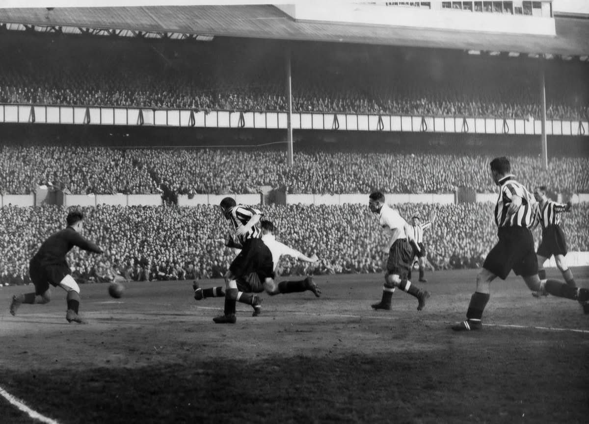 The Football Library tweet media