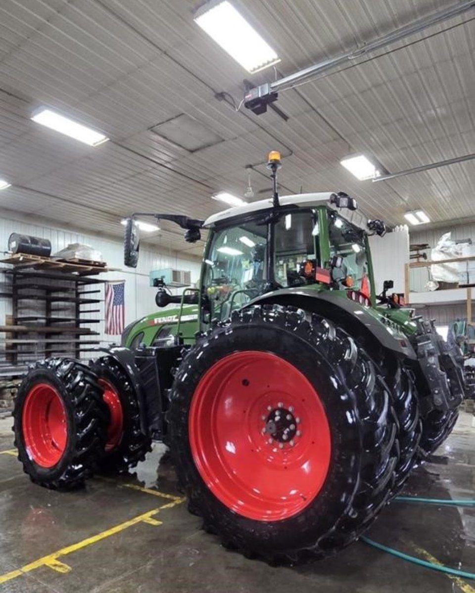 MarketBookCA's tweet image. For sale: 2022 FENDT 724 VARIO 🚜💨

This tractor is in GREAT condition! It is an all utility tractor. Max speed is 34 mph.

📍West Bend, Iowa, USA
📞+1 515-207-9507
View pricing and more information HERE ➡️ ow.ly/BwSm50Yp9hL

#tractors #IowaTractors #FendtTractors