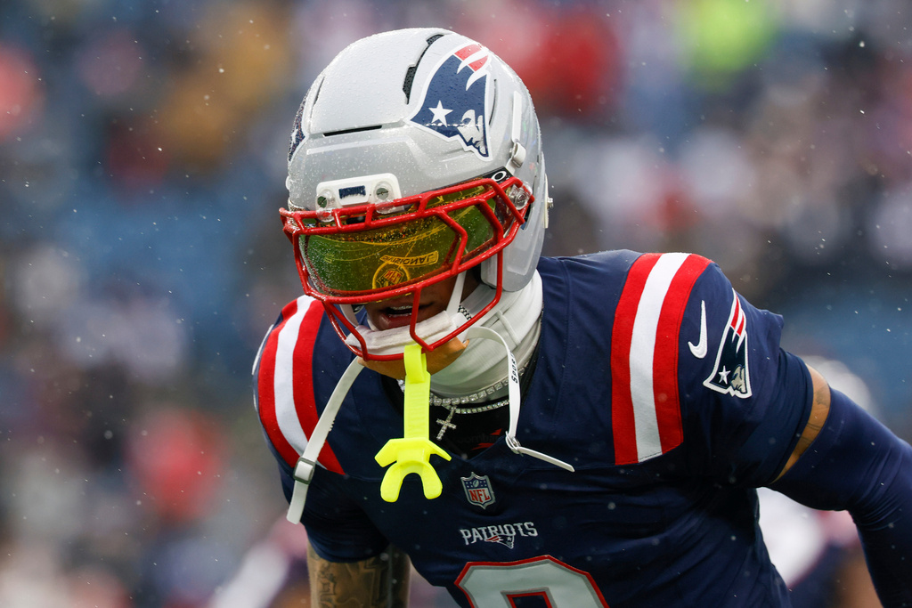 PFHOFAmbassador's tweet image. CHRISTIAN GONZALEZ, @patriots DB
In 2025, Gonzalez, allowed a 53.6% Completion Percentage when targeted - the 5th LOWEST % Allowed by any @NFL CB, min. 70 targets (per PFR) #NEPats #Patriots #NewEngland #NFL #NFLDraft #NFLDraft2026 #NFLFreeAgency #NFLTwitter #NFLNews #NFLCombine