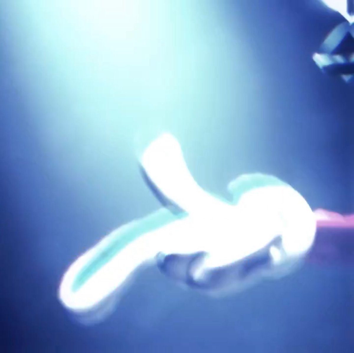 AGAIN WITH THE RED AND BLUE