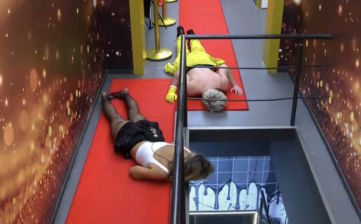 fiquei sabendo que rolou um tiroteio perto da casa do bbb e os participantes tiveram que deitar pra escaparem.
nosso país tá muito violento. até em rede nacional pqp