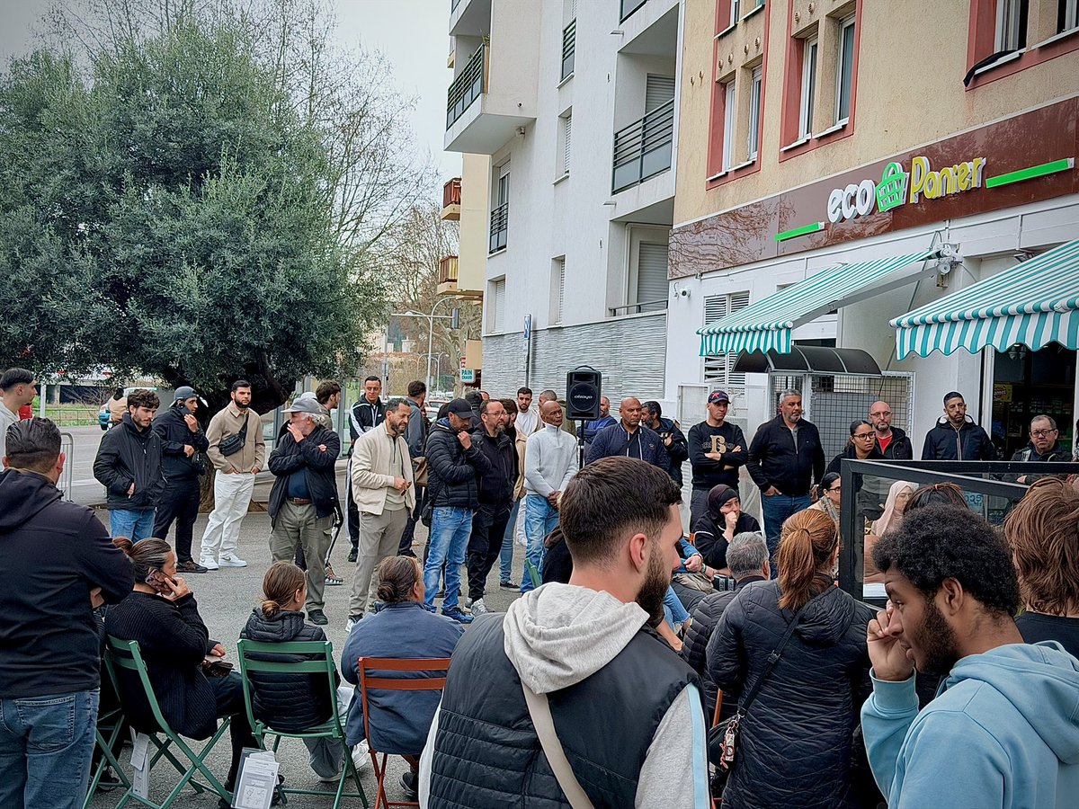Des échanges chaleureux et constructifs avec les habitants de Pasteur 

Avec le maire de Nice et  <a href="/Dominiq_Estrosi/">Dominique Estrosi-Sassone</a> , nous avons passé une nouvelle après-midi agréable et constructive avec les habitants de Pasteur. 

Ce quartier, que nous connaissons bien, est un endroit où nous