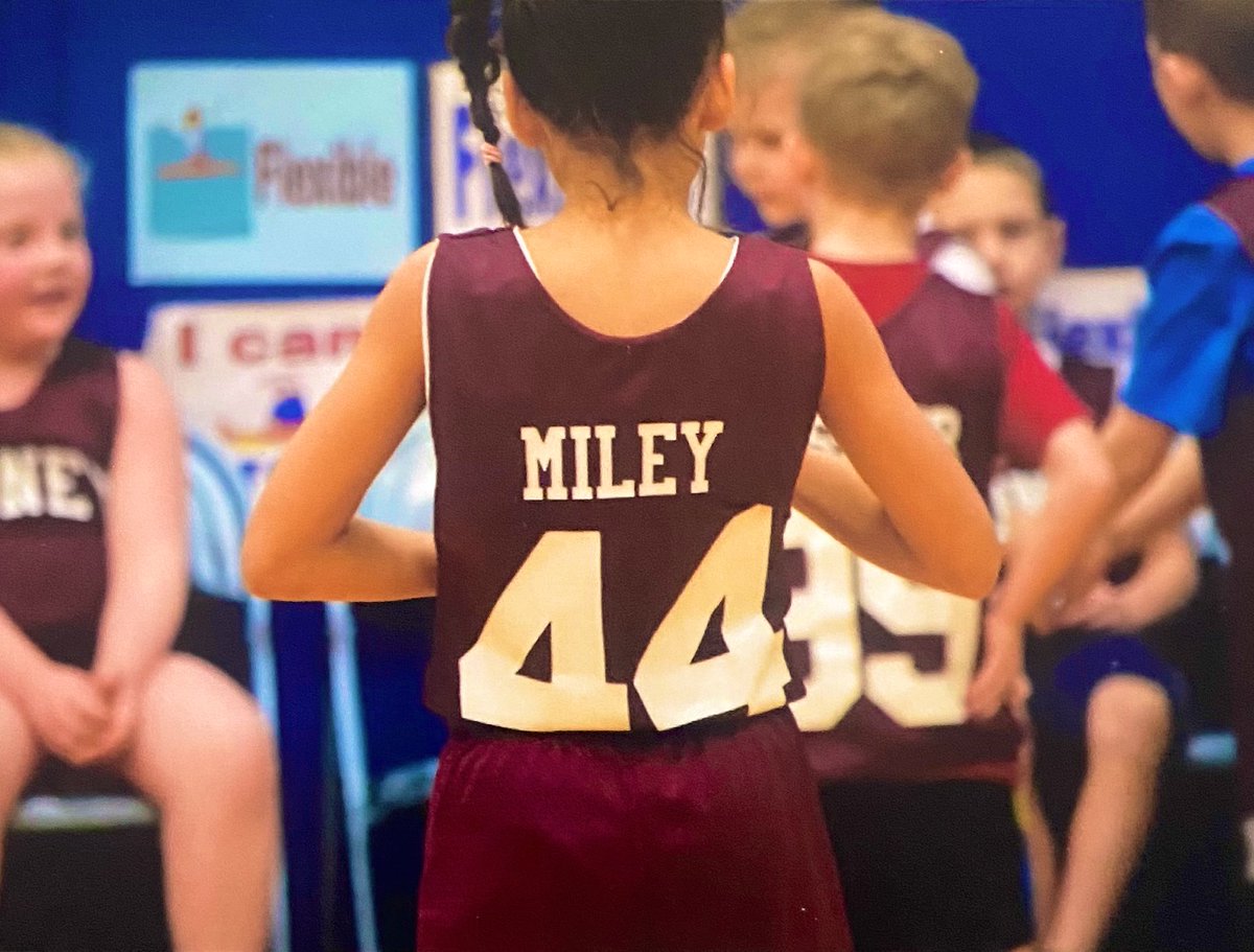 nayla_miley's tweet photo. thank you sidney basketball. #notdoneyet https://t.co/0e0pVnFydO