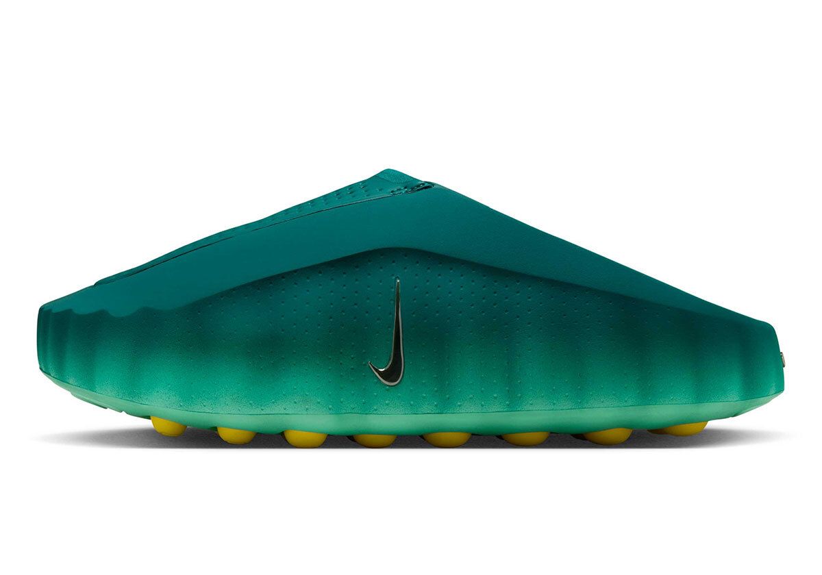 SneakerNews tweet picture