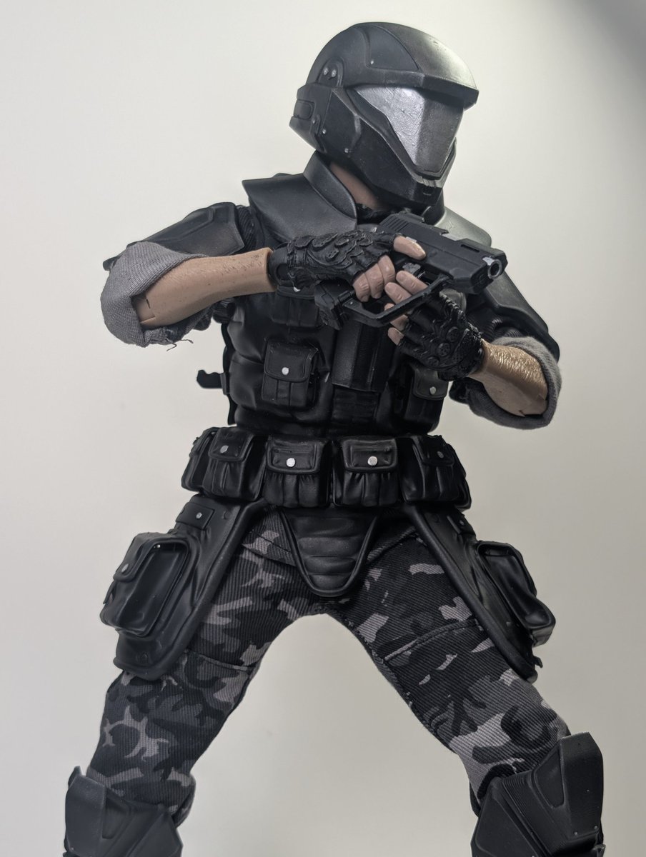 HOIDA247's tweet image. 1/6th scale Halo 2 ODST.

- Files are from @RatDadJoe
- 3D printed resin parts for the armor and flexible resin parts for the under suit.

Printed and painted by me.

#Halo #HaloSpotlight #Halo2