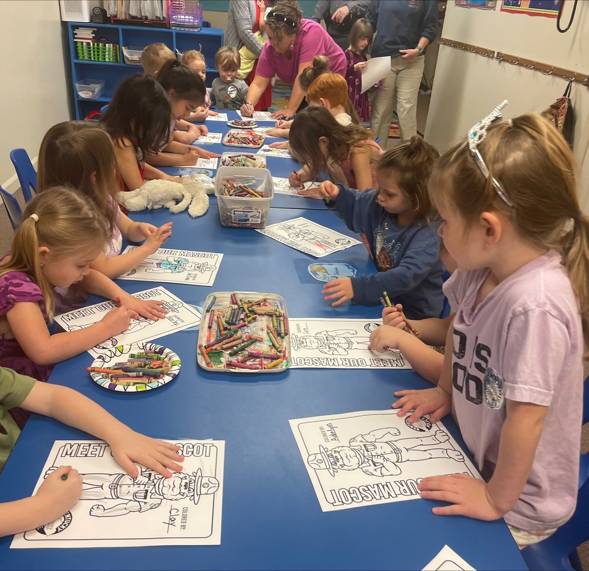kystatepolice's tweet image. This #ReadAcrossAmerica Week, KSP is bringing stories &amp;amp; smiles to students.📚Captain Dallas Greer visited Cornerstone Christian Preschool, reading "Green Eggs and Ham" and the "A, B, C Book." The kids loved getting badge stickers and coloring KSP’s mascot, Justice. (1/2)
