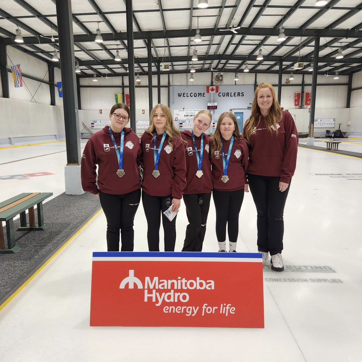curlmanitoba's tweet photo. Congratulations to all medallists at this year’s Manitoba Games! 👏🏻

U15 Women:
🥇 Gold — Team West 1 (Team Snowden)
🥈 Silver — Team South 2 (Team McLean)
🥉 Bronze — Team West 2 (Team Stewart) https://t.co/PL5XKjyUHe