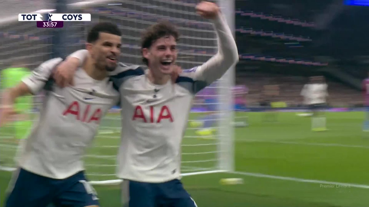 MenInBlazers's tweet photo. Tottenham fans deserve happiness too 🤍 https://t.co/e4z0eF4E3A