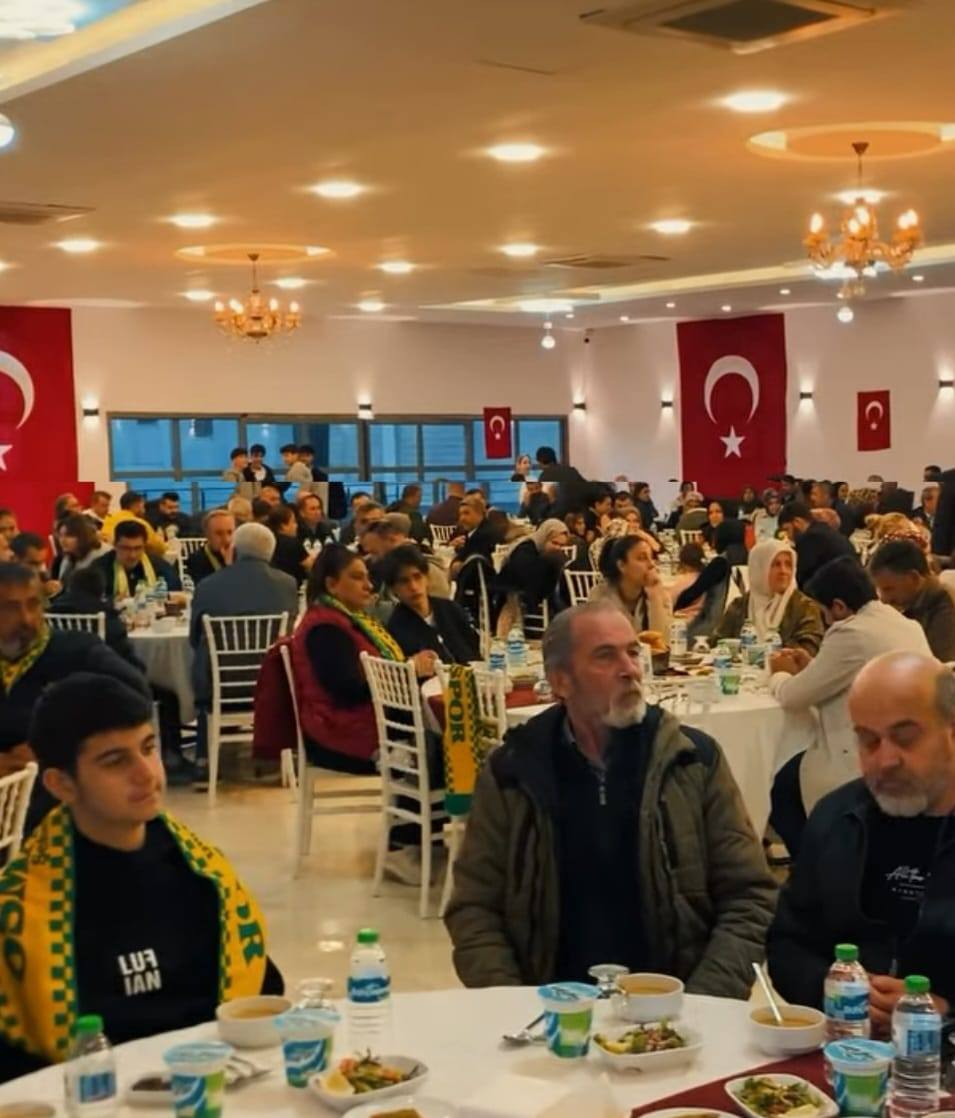 forzaofk's tweet photo. Taraftar dernekleri olarak iftar proğramında buluştuk bu özel akşamda dualarıyla destek veren büyüklerimize arkadaşlarımıza spor camiasına basın mensuplarımıza Osmaniyespor sevdalılarına ve bu organizasyonu sağlayan belediye başkanımız sayın İbrahim Çenete teşekkür ederiz. https://t.co/to1QhipkFa